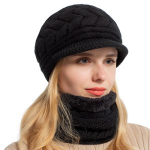 Casquette d&rsquo;hiver femme tricotée noire et son tour de cou