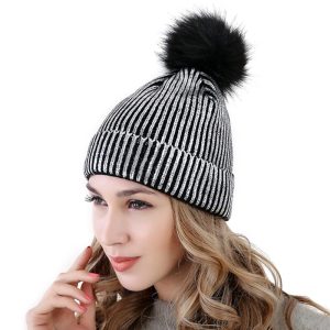 Bonnet à pompon or ou argent pour femme